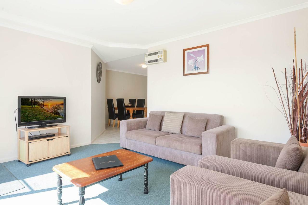 מרימבולה Black Dolphin Motel & Apartments מראה חיצוני תמונה