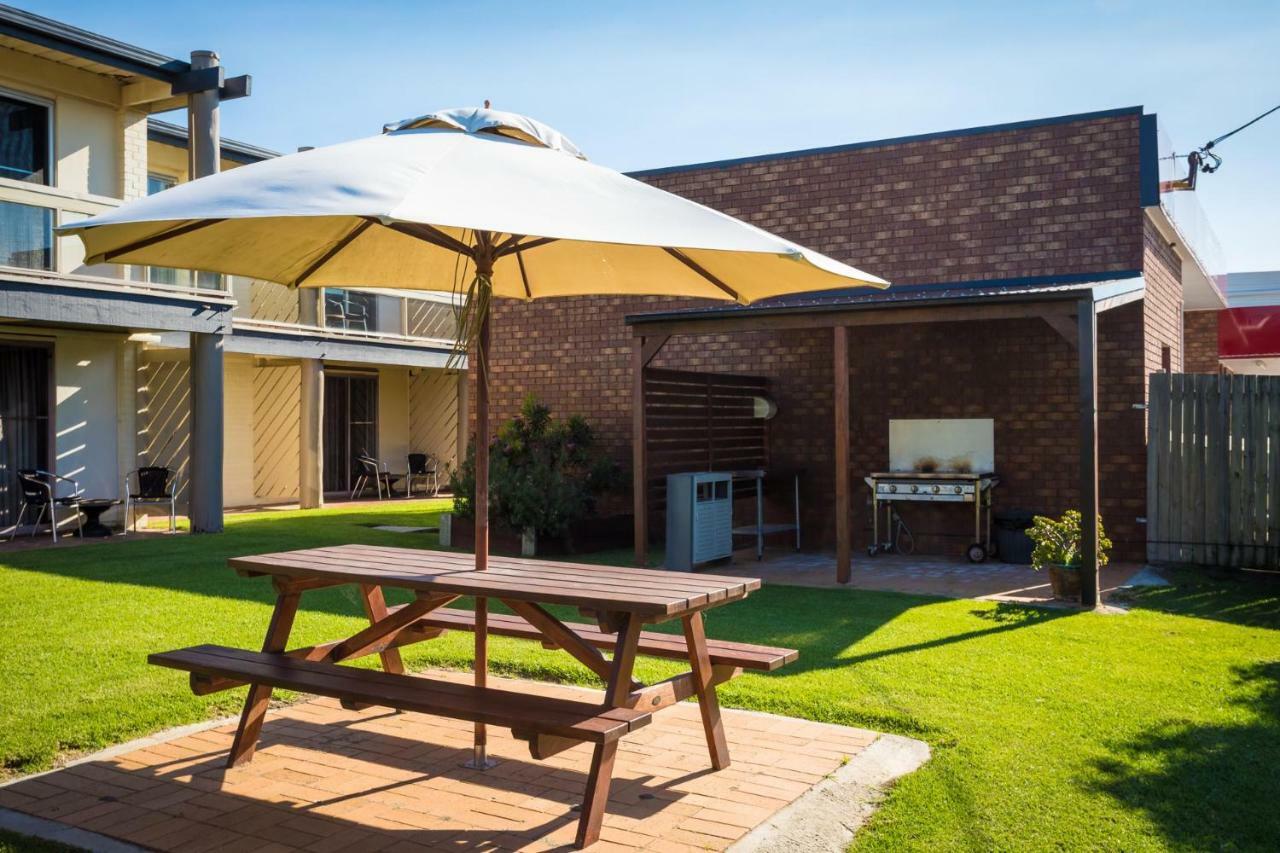 מרימבולה Black Dolphin Motel & Apartments מראה חיצוני תמונה